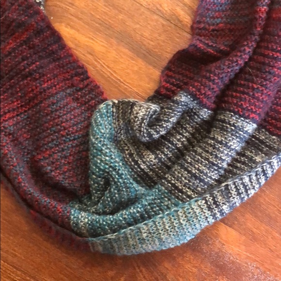 Multi color scarf - Picture 2 of 2